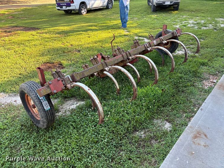 image for item FC1878 International Chisel plow