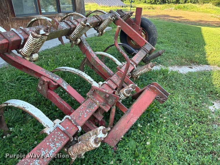 image for item FC1878 International Chisel plow