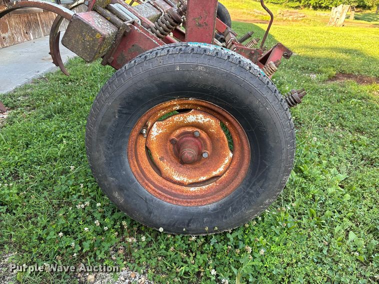 image for item FC1878 International Chisel plow