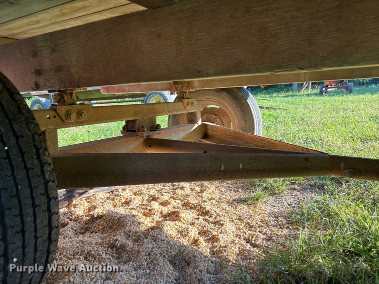 image for item FC1884 John Deere dump wagon