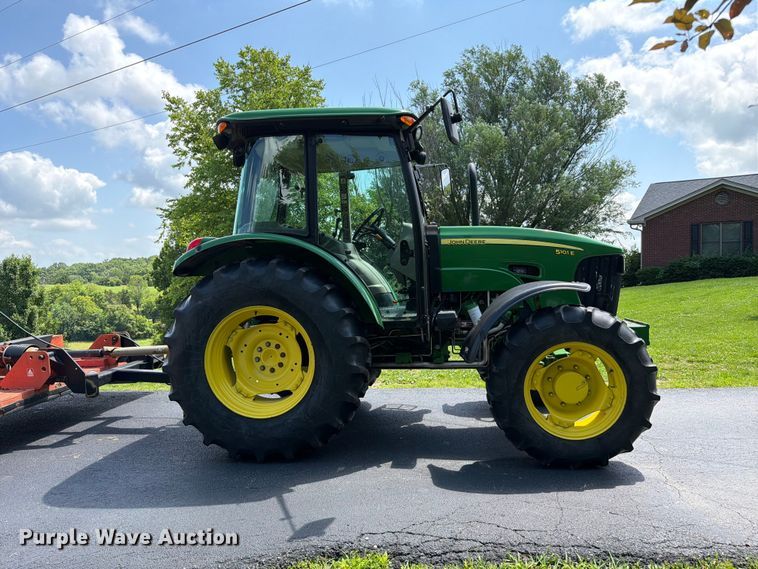 image for item FC3216 2013 John Deere 5101E MFWD tractor