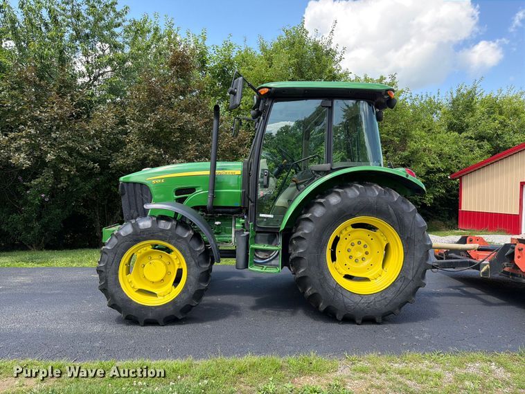 image for item FC3216 2013 John Deere 5101E MFWD tractor
