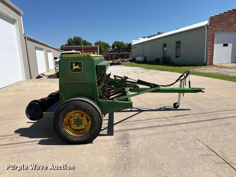 image for item FK3139 John Deere 8200 grain drill