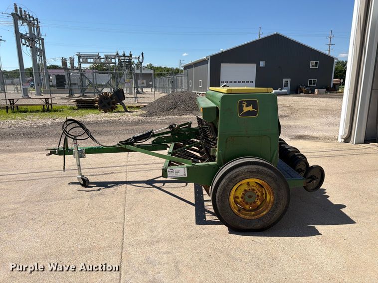 image for item FK3139 John Deere 8200 grain drill