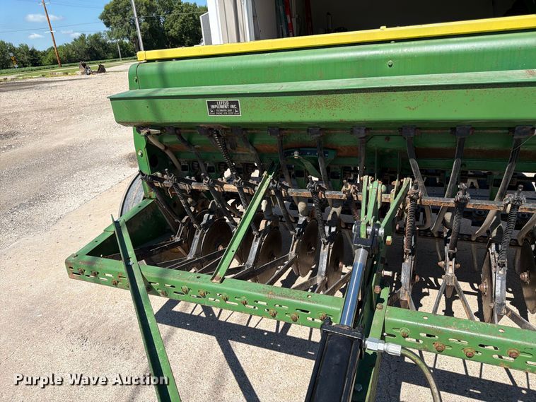 image for item FK3139 John Deere 8200 grain drill