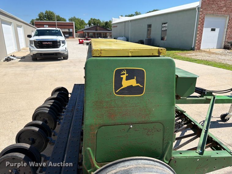 image for item FK3139 John Deere 8200 grain drill