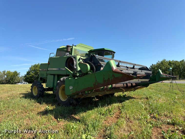 image for item FK3162 1988 John Deere 7720 combine