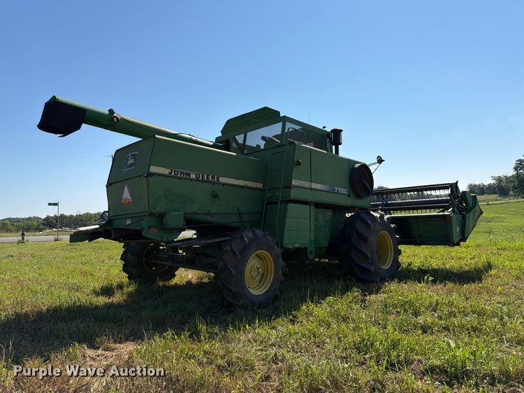 image for item FK3162 1988 John Deere 7720 combine