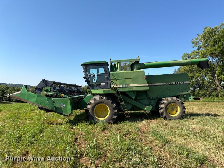 image for item FK3162 1988 John Deere 7720 combine