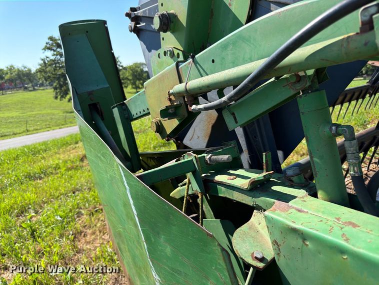 image for item FK3162 1988 John Deere 7720 combine