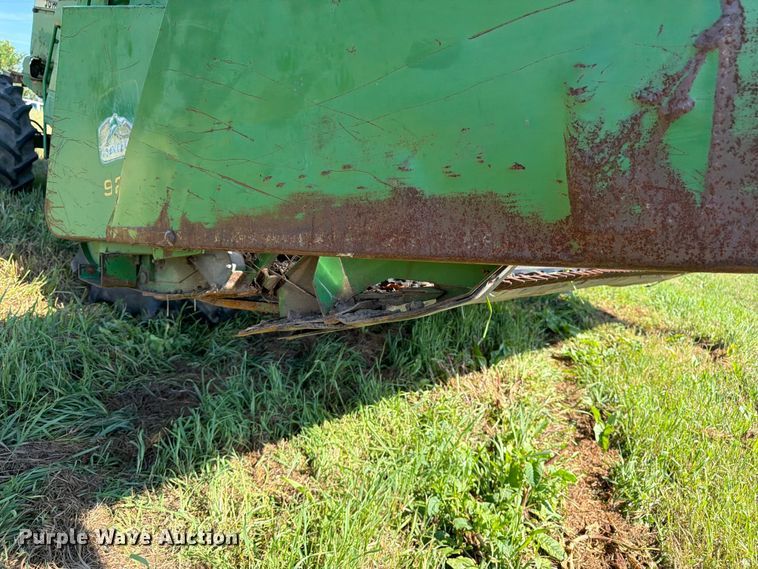 image for item FK3162 1988 John Deere 7720 combine