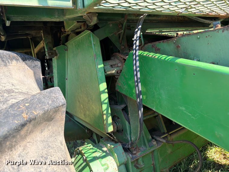 image for item FK3162 1988 John Deere 7720 combine