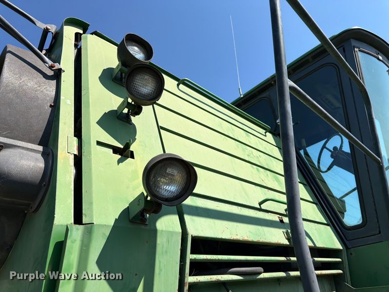 image for item FK3162 1988 John Deere 7720 combine
