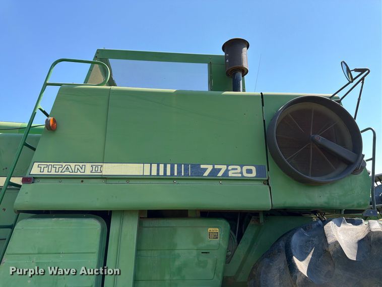 image for item FK3162 1988 John Deere 7720 combine