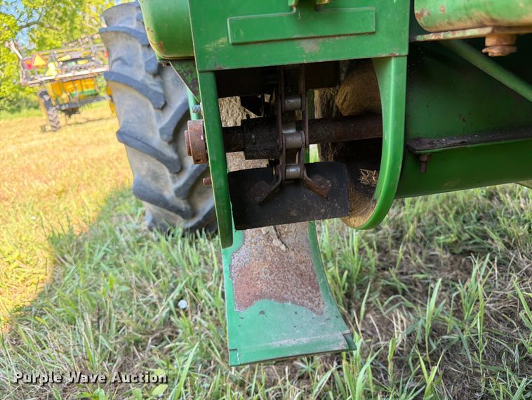 image for item FK3162 1988 John Deere 7720 combine