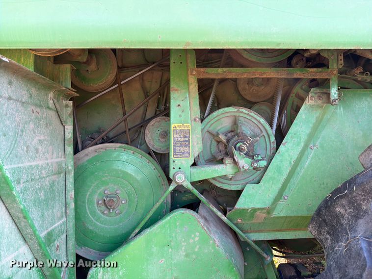 image for item FK3162 1988 John Deere 7720 combine