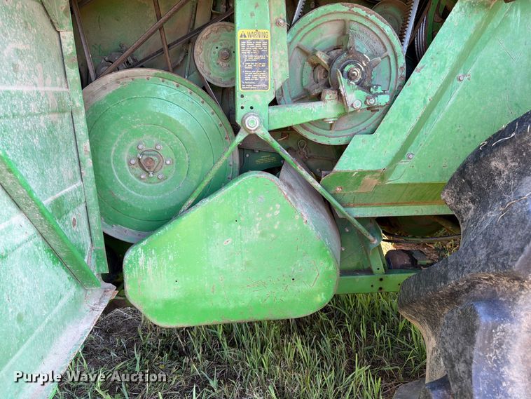 image for item FK3162 1988 John Deere 7720 combine