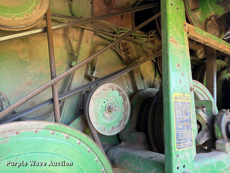 image for item FK3162 1988 John Deere 7720 combine