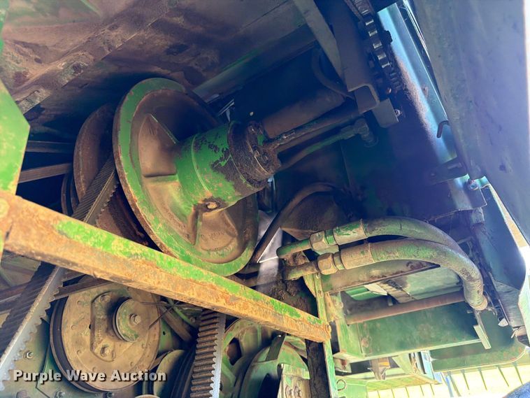 image for item FK3162 1988 John Deere 7720 combine