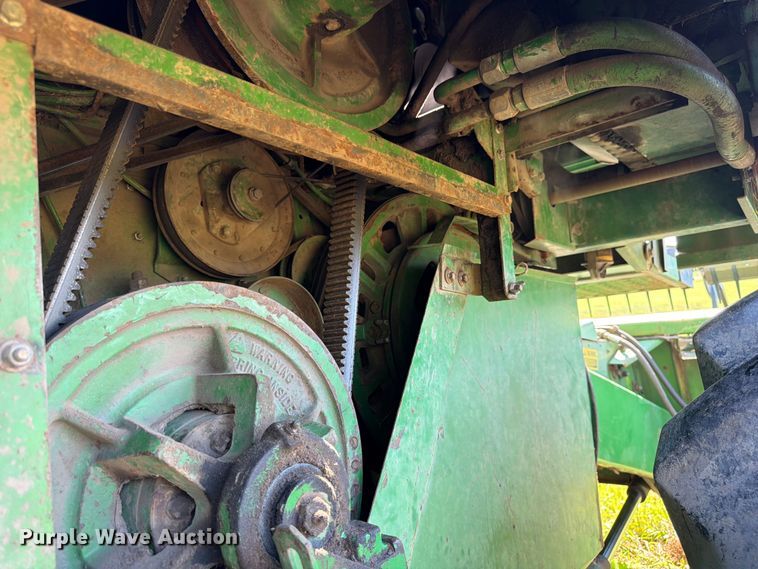 image for item FK3162 1988 John Deere 7720 combine