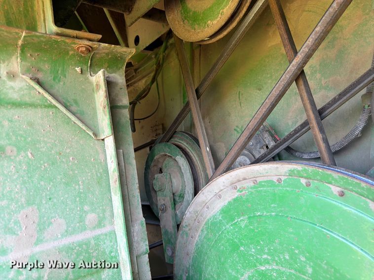image for item FK3162 1988 John Deere 7720 combine