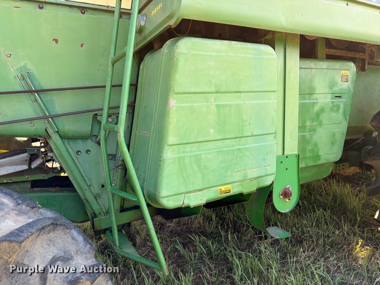 image for item FK3162 1988 John Deere 7720 combine