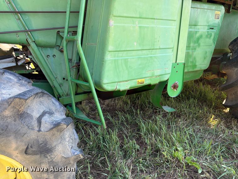 image for item FK3162 1988 John Deere 7720 combine