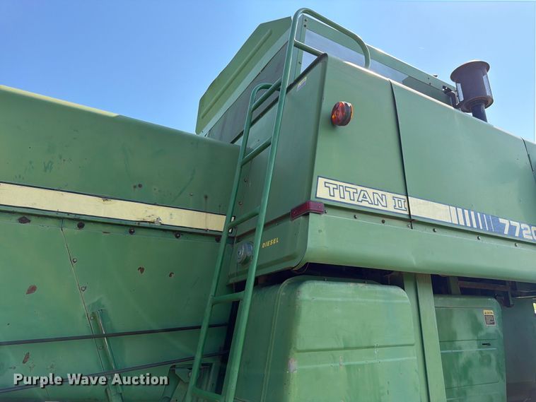 image for item FK3162 1988 John Deere 7720 combine