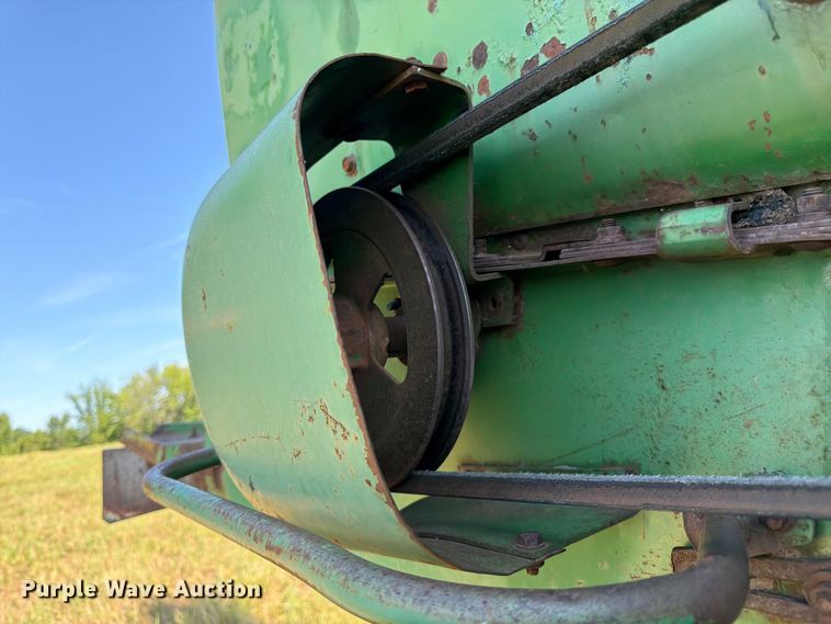 image for item FK3162 1988 John Deere 7720 combine