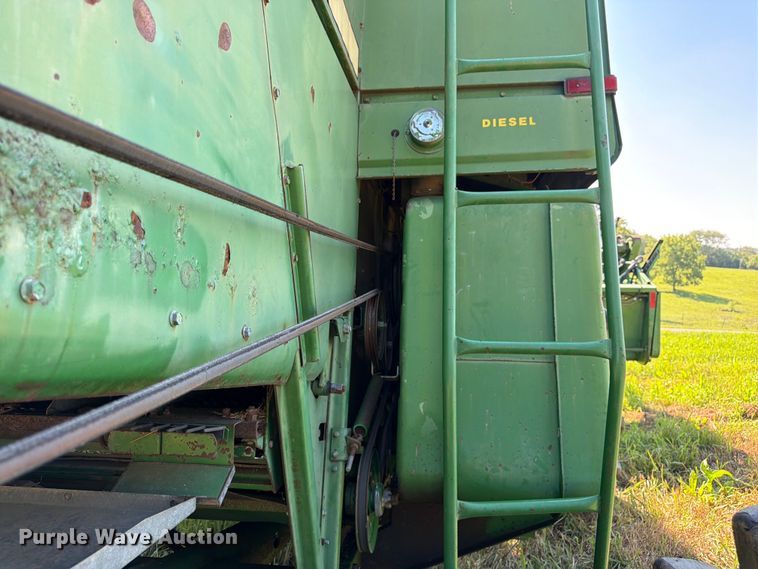 image for item FK3162 1988 John Deere 7720 combine