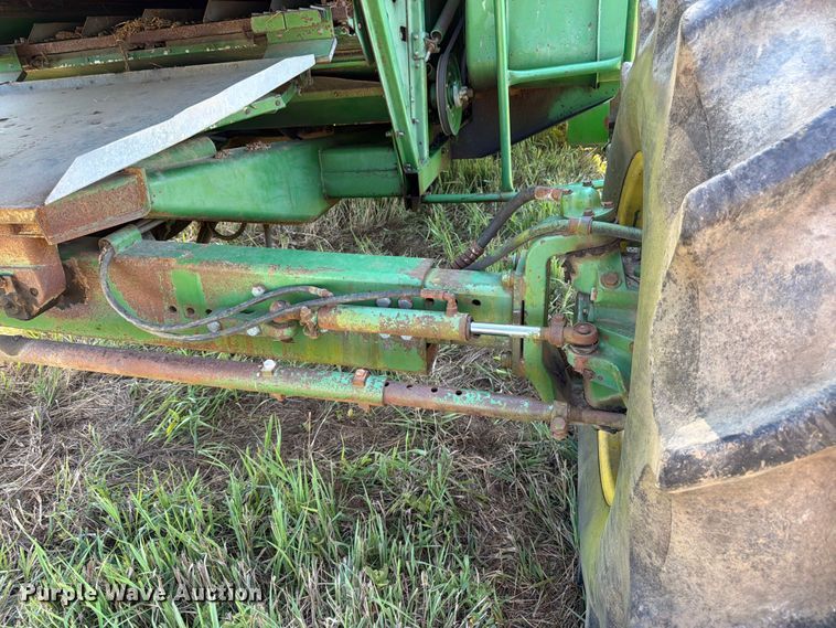 image for item FK3162 1988 John Deere 7720 combine