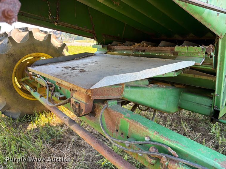 image for item FK3162 1988 John Deere 7720 combine