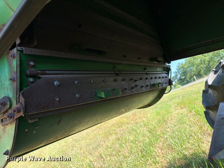image for item FK3162 1988 John Deere 7720 combine