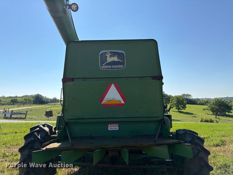 image for item FK3162 1988 John Deere 7720 combine