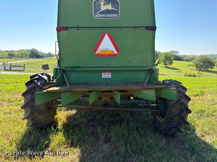 image for item FK3162 1988 John Deere 7720 combine