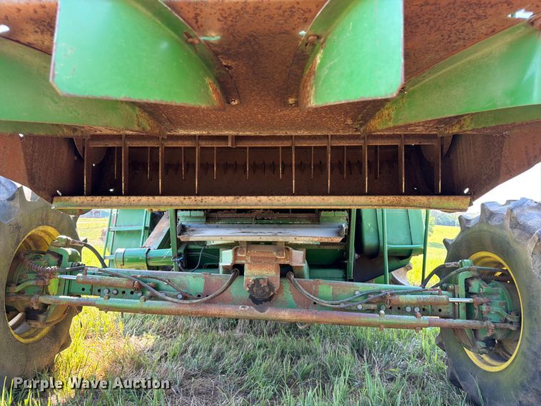 image for item FK3162 1988 John Deere 7720 combine