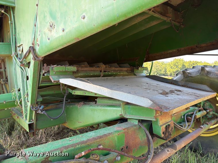image for item FK3162 1988 John Deere 7720 combine