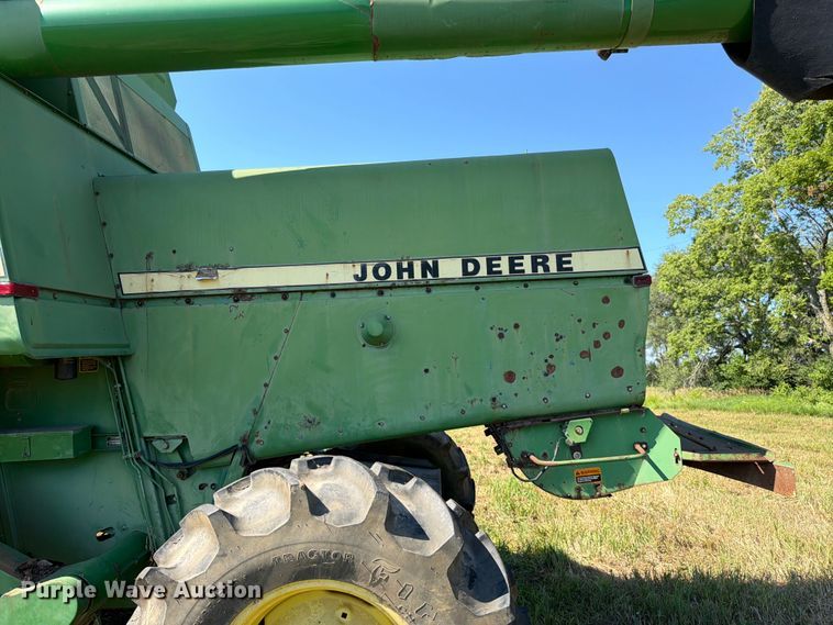 image for item FK3162 1988 John Deere 7720 combine
