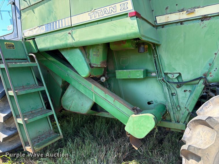 image for item FK3162 1988 John Deere 7720 combine