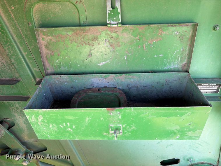 image for item FK3162 1988 John Deere 7720 combine