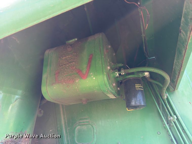 image for item FK3162 1988 John Deere 7720 combine