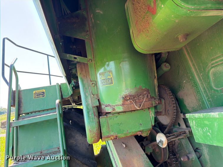 image for item FK3162 1988 John Deere 7720 combine