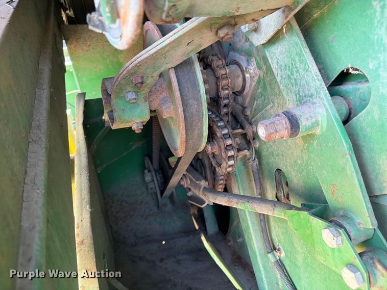 image for item FK3162 1988 John Deere 7720 combine