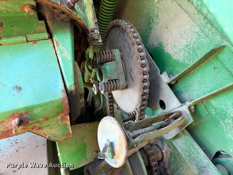 image for item FK3162 1988 John Deere 7720 combine