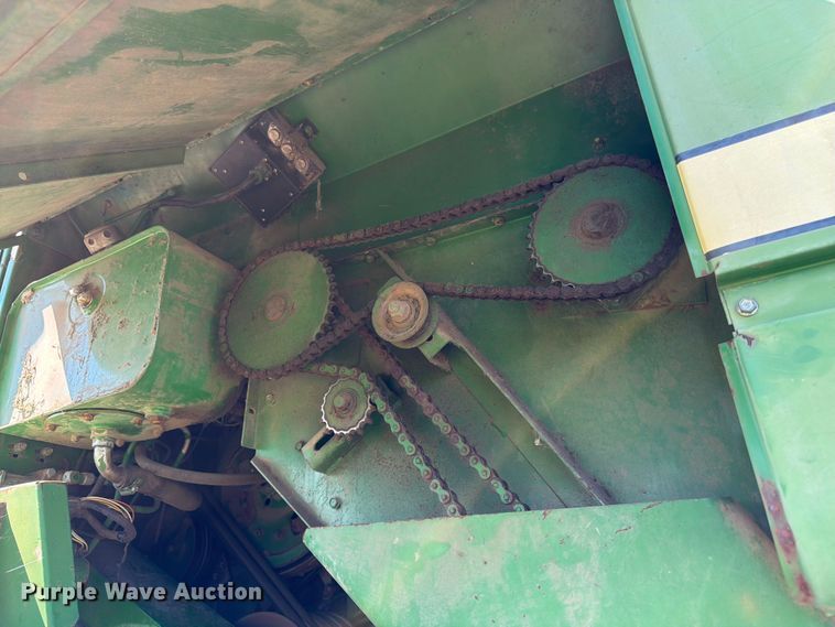 image for item FK3162 1988 John Deere 7720 combine
