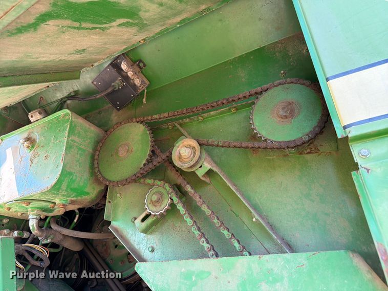 image for item FK3162 1988 John Deere 7720 combine