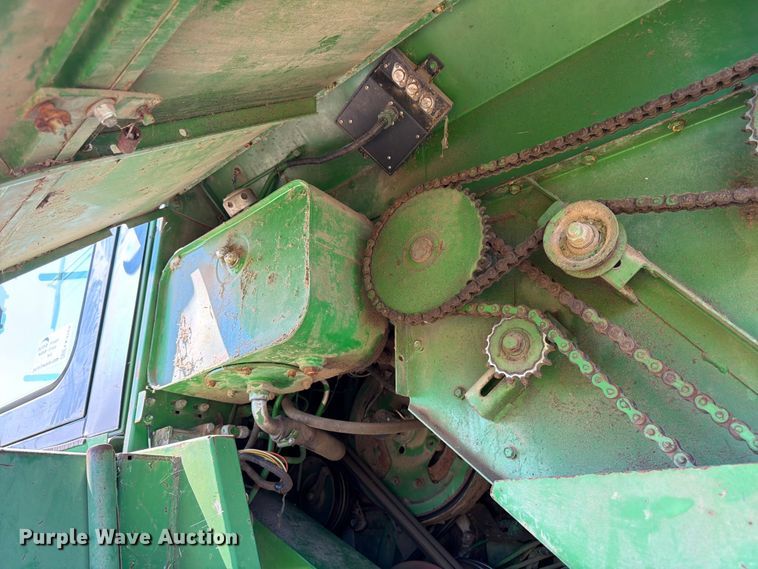 image for item FK3162 1988 John Deere 7720 combine