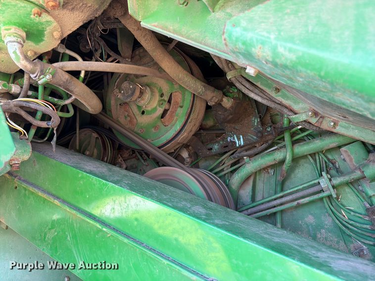 image for item FK3162 1988 John Deere 7720 combine