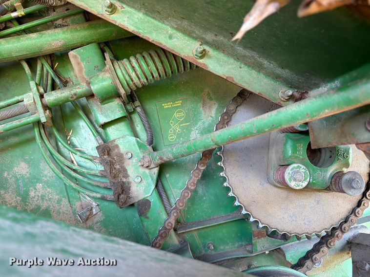 image for item FK3162 1988 John Deere 7720 combine