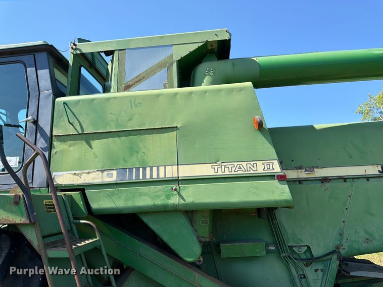 image for item FK3162 1988 John Deere 7720 combine